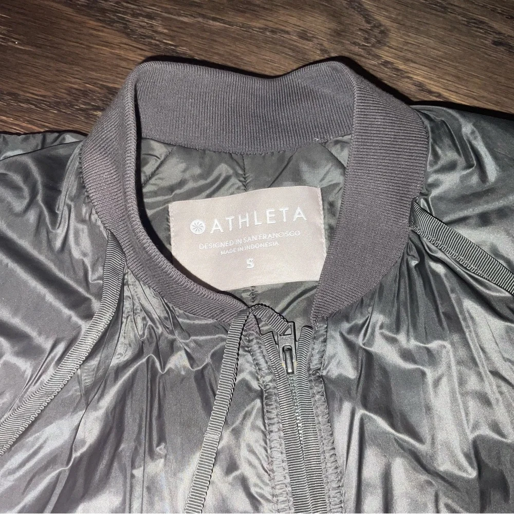 Athleta Summit Insulated Parka
Color: Mountain Olive
Size: Small - Picture 11 of 13
